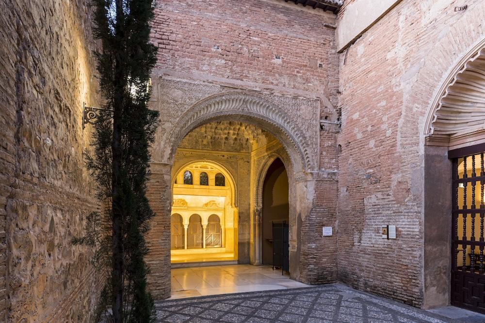 Parador De Granada Hotel Exterior photo